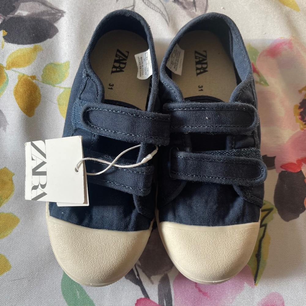 Boys sneakers size 13